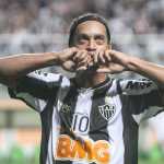 Ronaldinho Gaúcho faz comparação e revela o que pensa sobre a torcida do Atlético