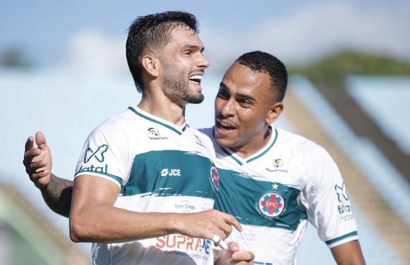 Ipatinga vence clássico contra o Democrata-GV e respira no Campeonato Mineiro