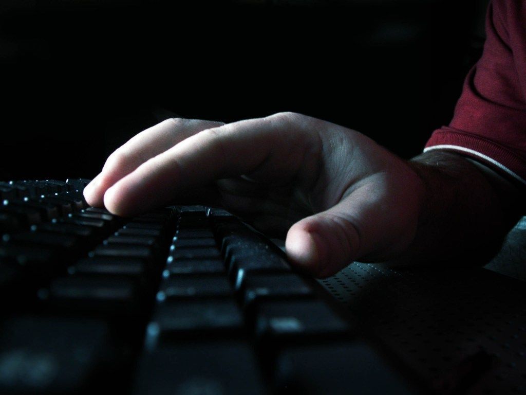 Homem é preso suspeito de cometer estupro virtual contra menina de 12 anos
