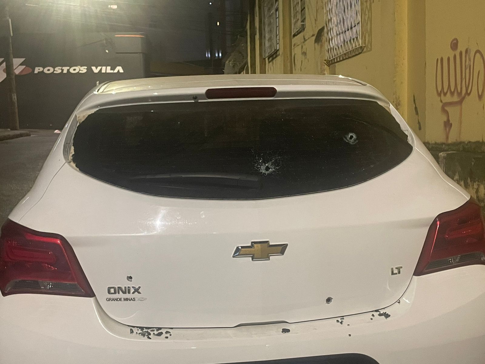 Tiroteio termina com três homens baleados no Aglomerado da Serra, em BH