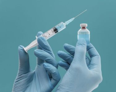 A ampliação da vacinação para outras faixas etárias dependerá do envio de novas remessas pelo Ministério da Saúde.