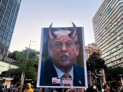 Manifestantes protestaram contra Donald Trump no Centro de Belo Horizonte.