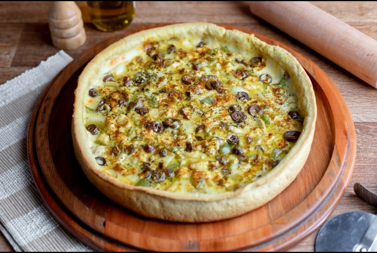 Você sabe o que é pizza deep dish? Conheça e veja onde comer em BH
