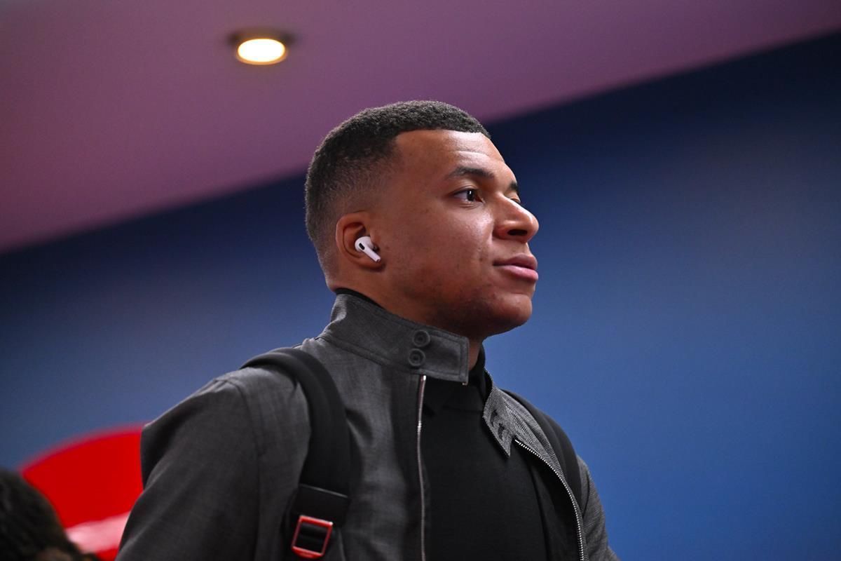 PSG atrasa mais de R$ 440 milhões em pagamentos de Mbappé, diz jornal