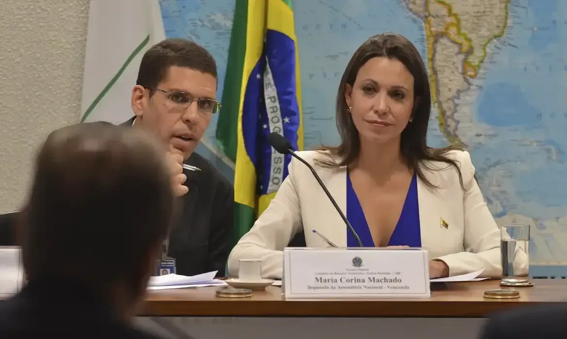 Opositora de Maduro na Venezuela, María Corina Machado se torna inelegível