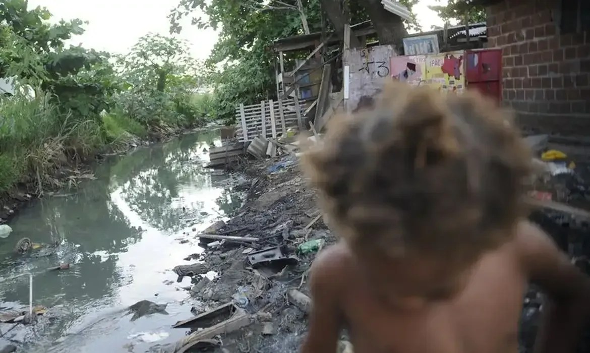 População em extrema pobreza caiu 40% em 2023, diz Observatório Brasileiro das Desigualdades