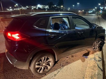 O carro roubado foi encaminhado ao pátio do DETRAN