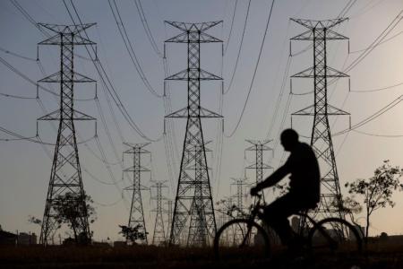 Conta de luz sobe 4,74% em outubro e puxa inflação do mês | CNN Brasil