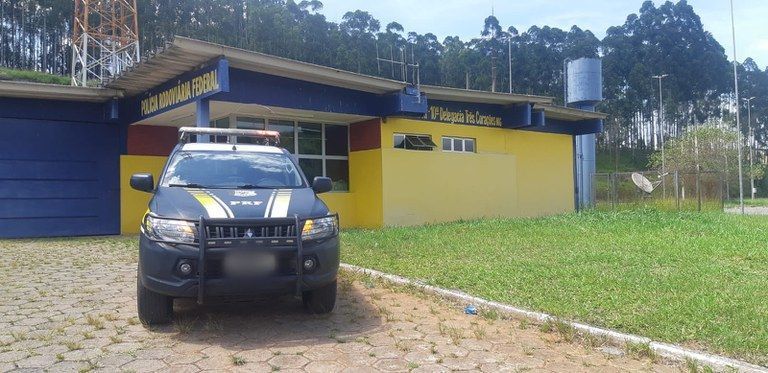 Três homens são presos transportando 146 kg de maconha