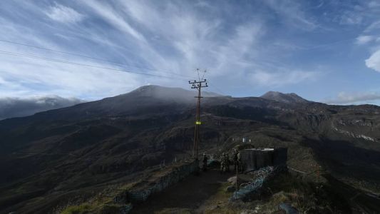 A autoridade geológica declarou o vulcão em alerta laranja