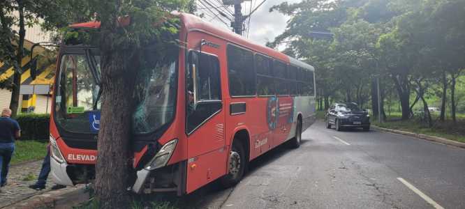 Acidente com ônibus.jpg