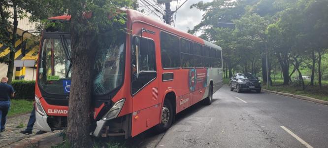 Acidente com ônibus.jpg