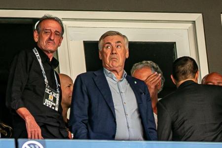 Carlo Ancelotti durante visita à Arena MRV, no duelo entre Atlético e Grêmio