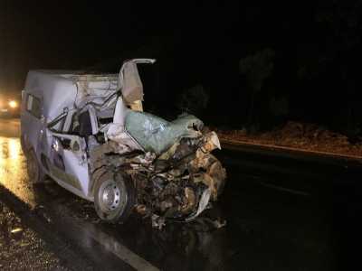 Três ocupantes da ambulância morreram no local; caminhoneiro saiu ileso