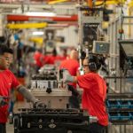 Indústria mineira registra alta na produção, mas mantém cautela para início de 2026