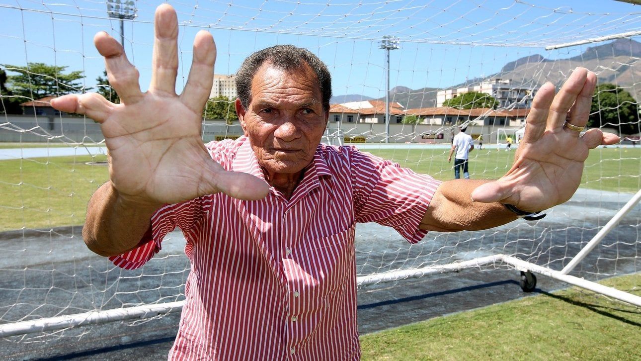 Ídolo de Botafogo e Internacional, ex-goleiro Manga morre aos 87 anos