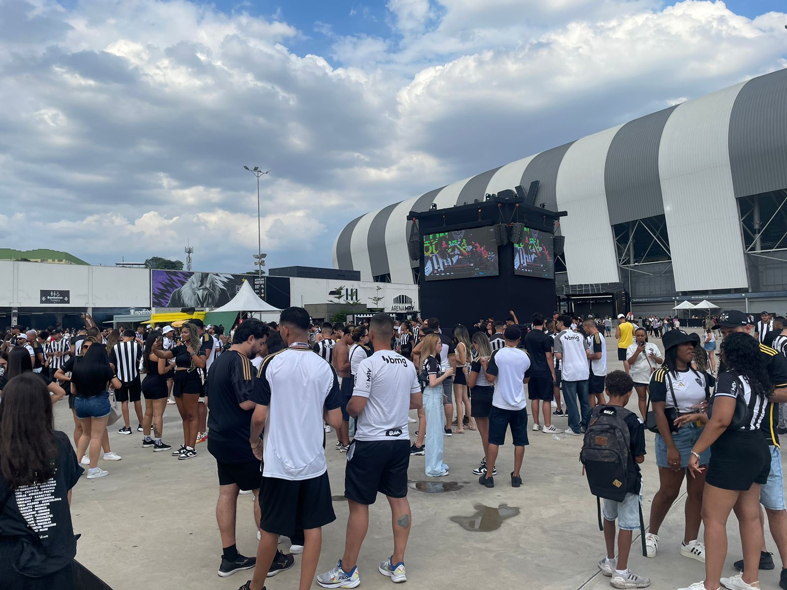 Torcida do Atlético vai à Arena MRV para assistir à final da ‘Sula’ e faz a festa