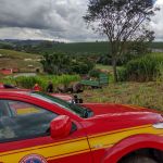 Homem morre após capotar com trator na zona rural de Andradas