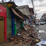 Marquise desaba após forte chuva no São Gabriel, em BH; Nordeste teve 73 mm em 12 horas