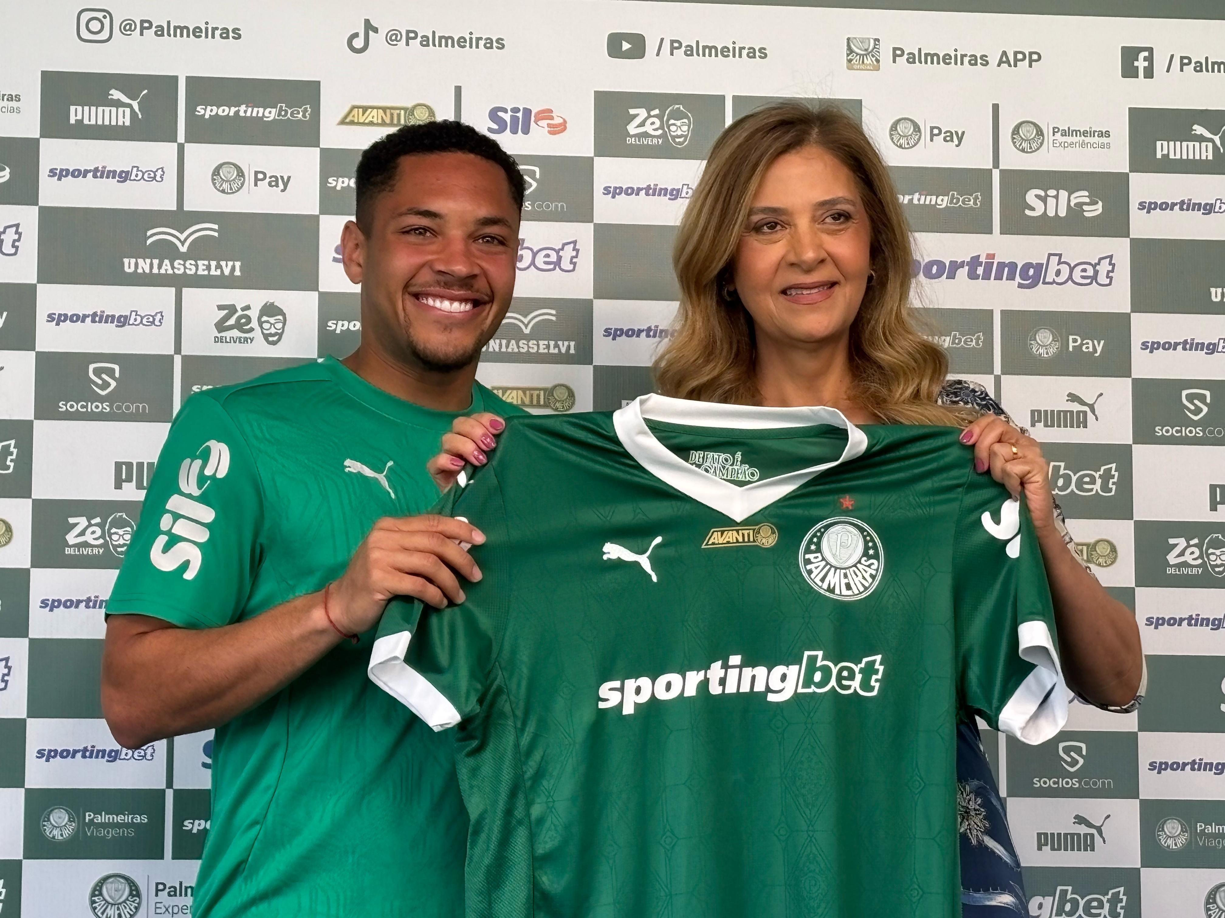 Vitor Roque revela se tem condição de jogar em Palmeiras x São Paulo