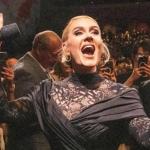 Adele pede para fãs não arremessarem objetos nos palcos durante shows