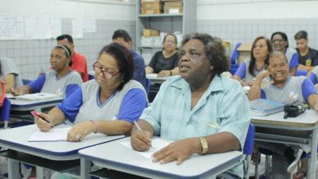A ação visa garantir o certificado de conclusão do ensino fundamental às pessoas que não concluíram a escolaridade em idade própria
