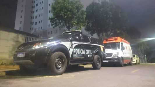 A advogada da delegada afirma que ela está com medo de deixar o apartamento