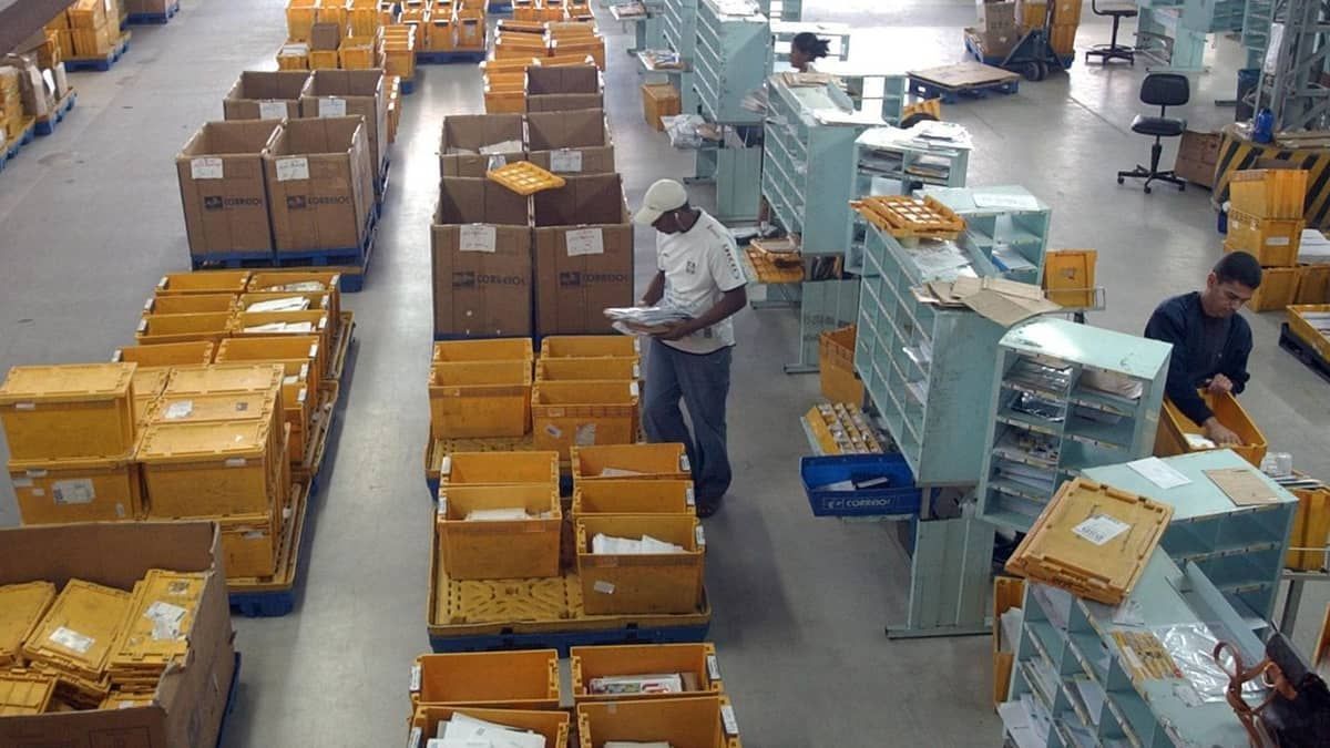 Palavra Aberta: especialista explica novas regras de taxação de encomendas importadas