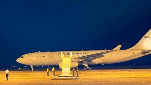 A aeronave KC-30 partiu de Tel Aviv, capital de Israel, trazendo 211 brasileiros que estavam viajando e não tinham a passagem de volta para o país