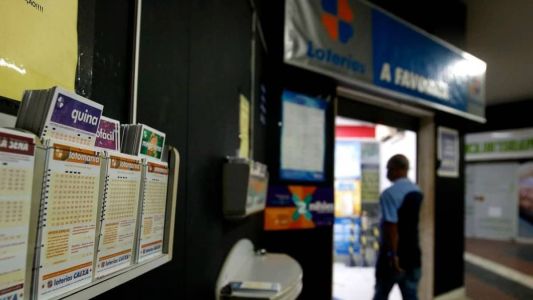 A aposta mínima, com seis dezenas, custa R$ 4,50.