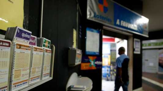 A aposta mínima, com seis dezenas, custa R$ 4,50.