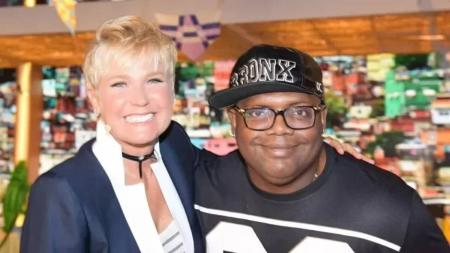 A apresentadora Xuxa abriu as portas de seu programa na Globo para MC Marcinho e foi homenageada em "Glamurosa"