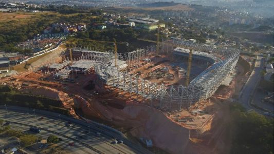 A Arena MRV tomou forma rapidamente e já chamava a atenção quando ainda era mero 'esqueleto'
