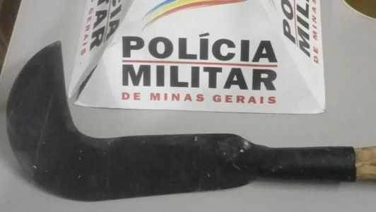 A arma do crime foi localizada na casa do suspeito com marcas de sangue