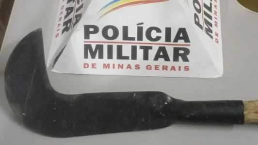 A arma do crime foi localizada na casa do suspeito com marcas de sangue