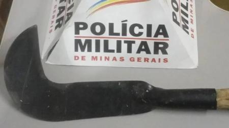 A arma do crime foi localizada na casa do suspeito com marcas de sangue