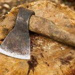 Polícia busca suspeito de agredir companheira com machado em Minas