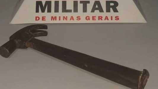 A arma foi apreendida e o homem levado para a delegacia