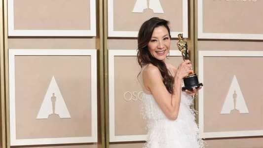 A atriz Michelle Yeoh se casou 19 anos após ficar noiva do ex-piloto Jean Todt