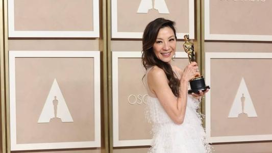 A atriz Michelle Yeoh se casou 19 anos após ficar noiva do ex-piloto Jean Todt