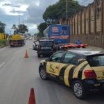 Avenida Cardeal Eugênio Pacelli, em Contagem, é parcialmente interditada devido a acidente