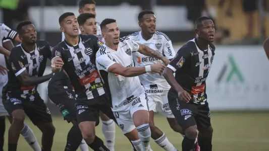 A bola rola às 21h30 deste sábado (18)