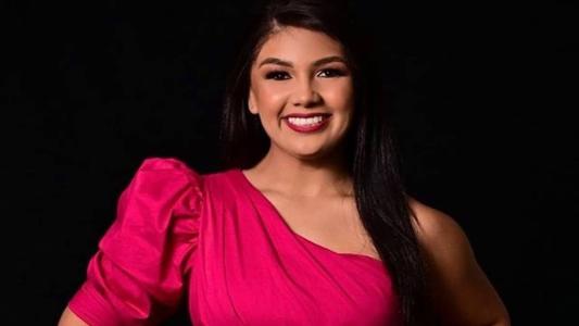 A cantora sertaneja e radialista, Vivi Araújo, morreu em um acidente de carro na madrugada desta sexta-feira (30)