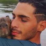 Influencer entrega capivara 'Filó' ao Ibama, em Manaus: 'essa decisão dolorosa é pelo bem dela'