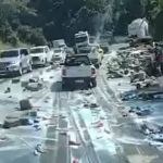 Vídeo: carreta com produtos de limpeza interdita parcialmente BR-381