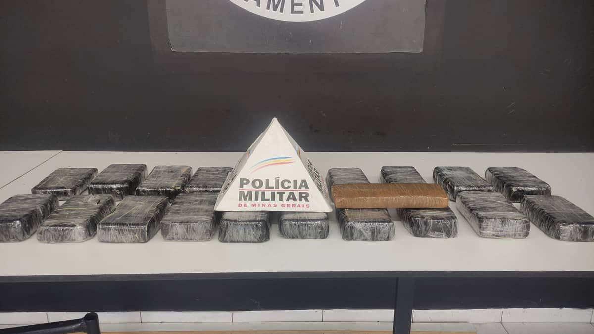 Homem é preso com 20 barras de crack escondidas em carro em BH