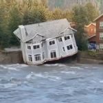 Vídeo: casa cai dentro de rio durante inundações nos Estados Unidos