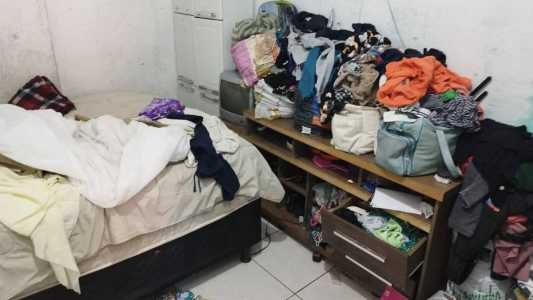A casa estava bagunçada e suja