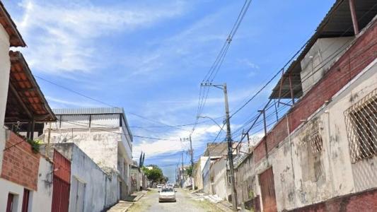 A casa onde a idosa mora fica na rua Baependi