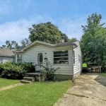 Casa mais barata do mundo custa R$5 reais e tem buraco no chão; veja fotos